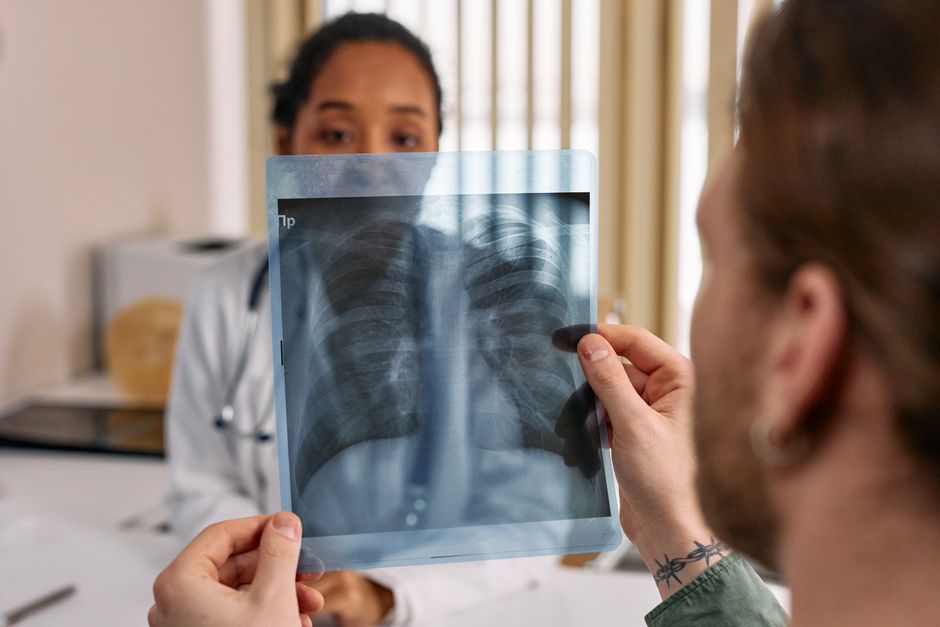 Chest Tightness — Causes, Symptoms and When to See a Doctor